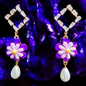 💜 Psychedelic holo daisy earrings